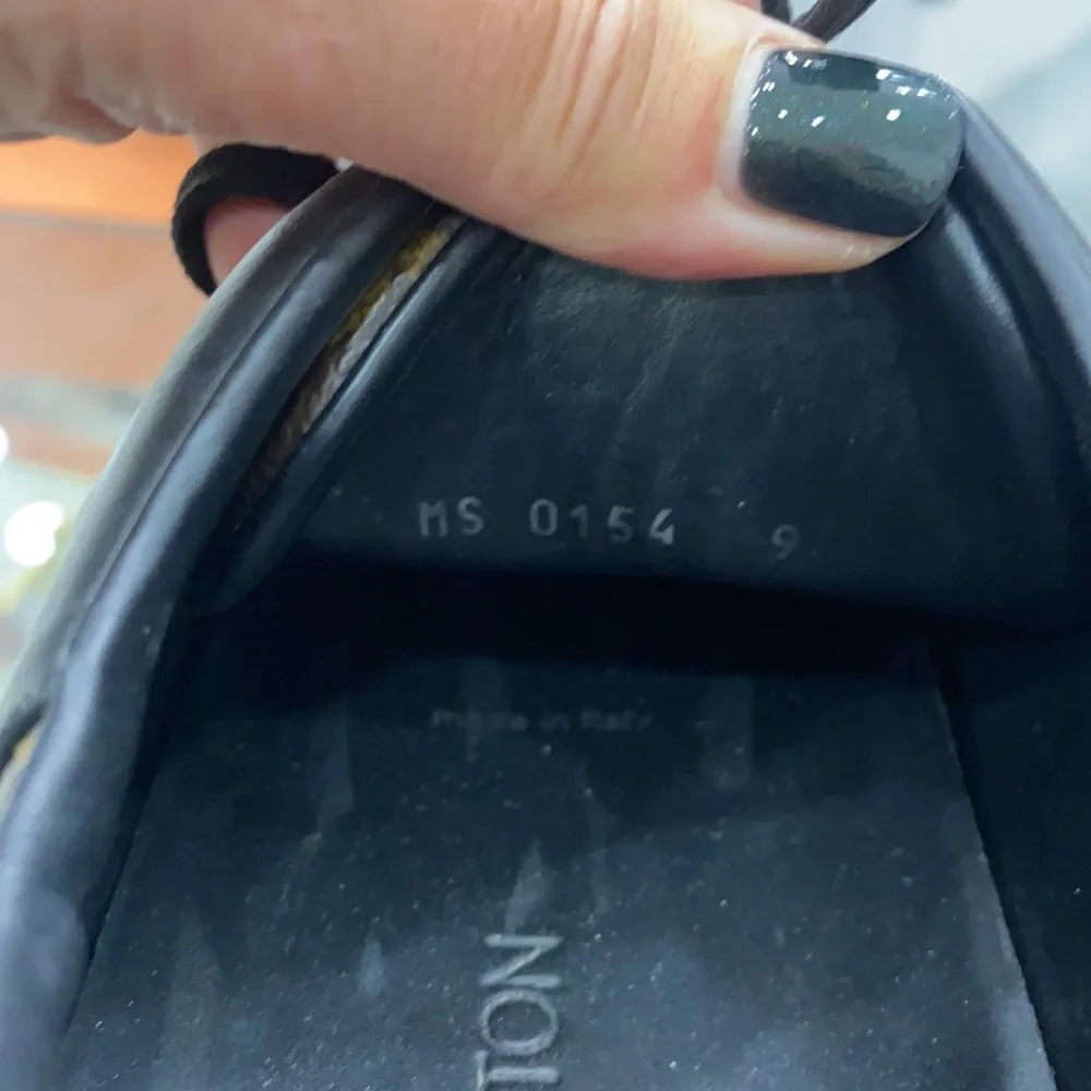 Louis Vuitton - Picture 5 of 6